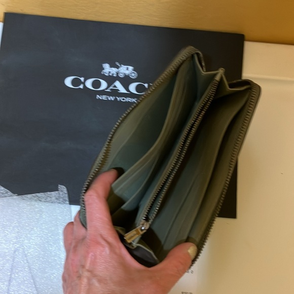 Coach Lt Fern zip around leather wallet gunmetal hardware - Picture 8 of 9